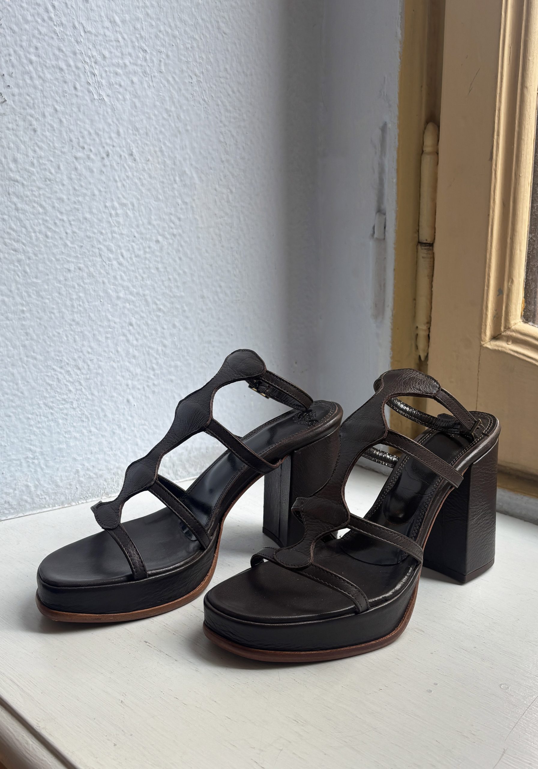 ROSE’S ROSES LEATHER “MARA PL” BROWN HEEL SANDALS