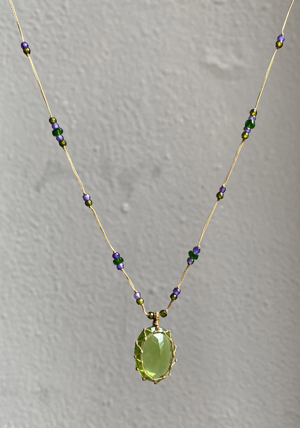 SHARING “SHORT TIBETAN NECKLACE” INDIAN GLASS PERIDOT #81