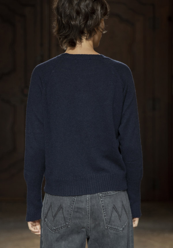 THAT'S ALYKI CASHMERE "CORINNE" BELUGA PULL - Image 2